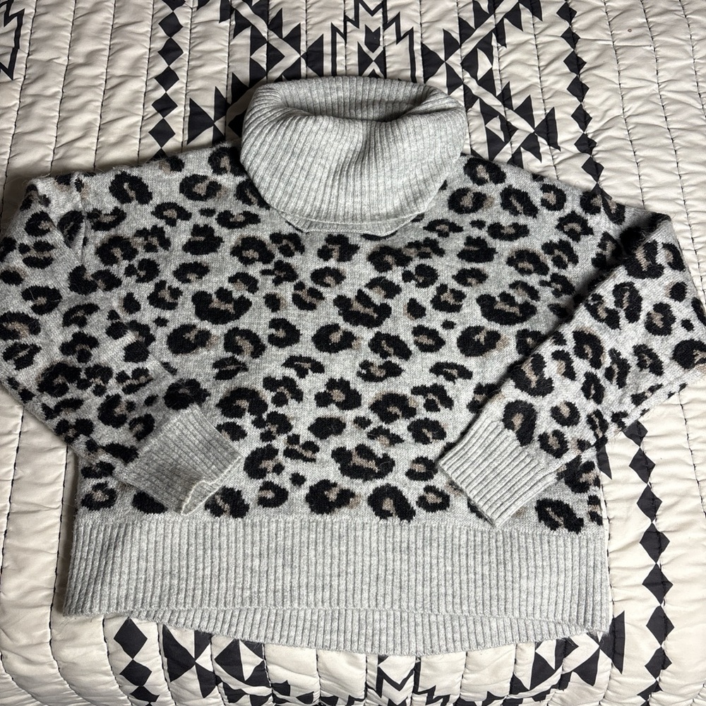 Jessica Simpson Gray Leopard Cowl Neck Sweater